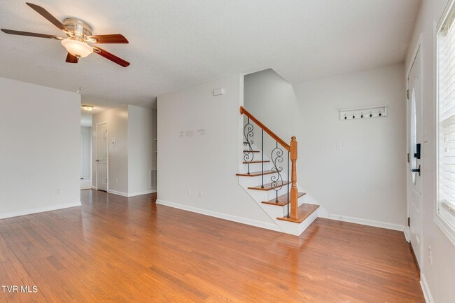 Building Photo - 119 Amanda Ln