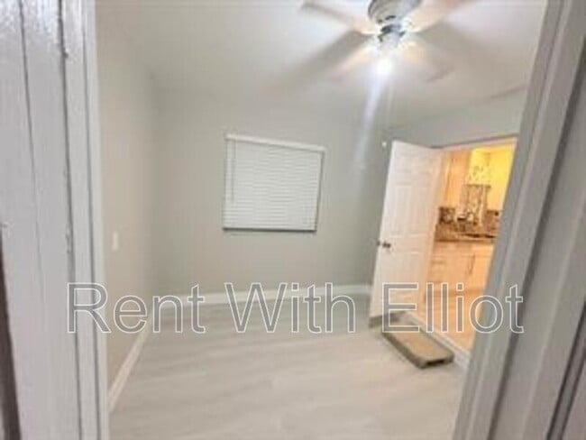 Building Photo - 1520 N 25th Ave