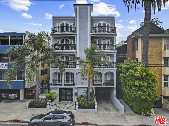 Building Photo - 11952 Montana Ave