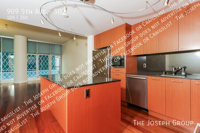 Building Photo - 909 5th Ave