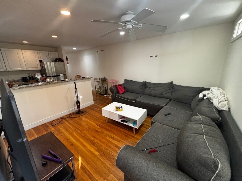 Building Photo - 66 Egmont St