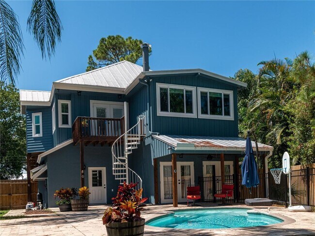 Building Photo - Lake Home