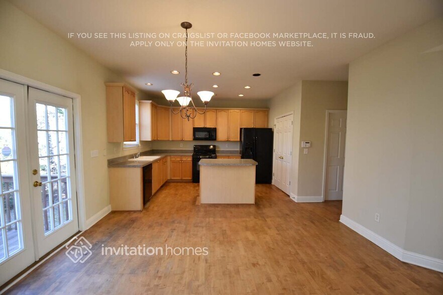 Building Photo - 913 Daylight Cir