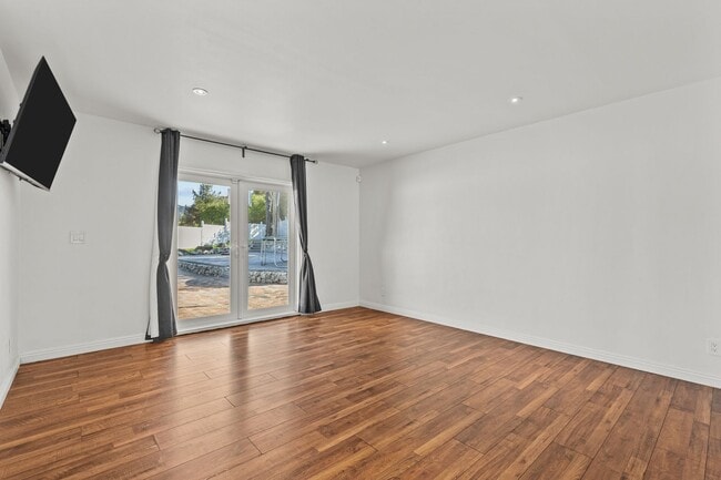 Building Photo - UPGRADED SOUTH OF THE BOULEVARD HOME WITH HUGE BACKYARD!