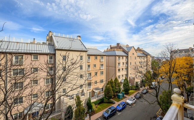 Building Photo - 207 Shearwater Ct W