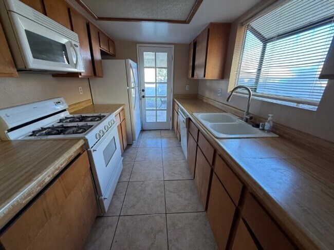 Building Photo - Wonderful 3 Bedroom, 2 Story Home near Summerlin!