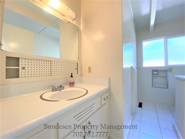 Building Photo - 1303 Hexem Ave