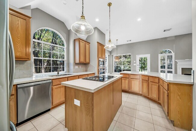 Building Photo - MOVE IN READY! Cream-of-the-crop location in the heart of the cul-de-sac!