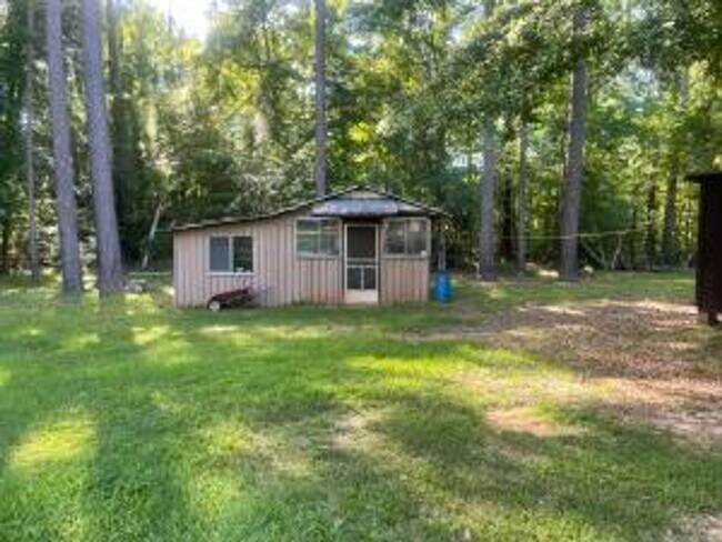 Building Photo - A Getaway Near the Lake- 3 Bedroom, 2 Bath...