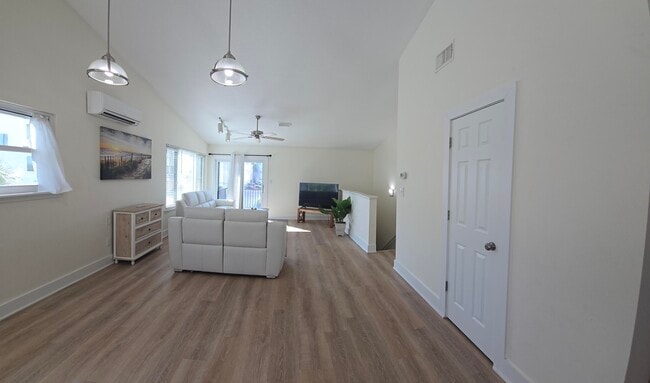 Building Photo - 32 Gulf Breeze Ct