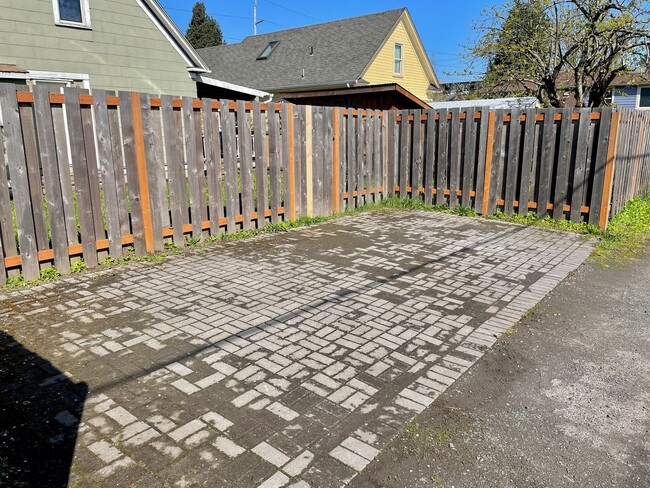 Building Photo - Boise Neighborhood 3-Story Victorian, Walking Distance to N Mississippi