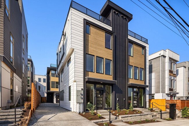 Building Photo - New Ballard Townhome