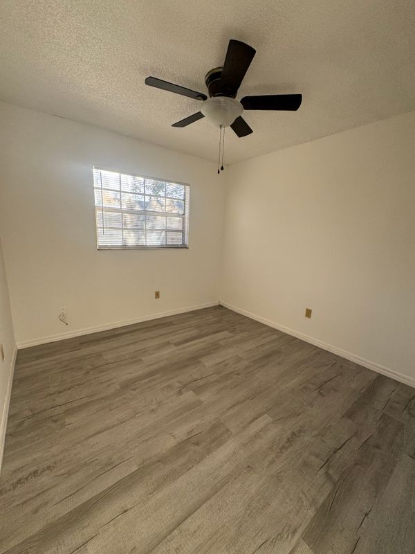 Building Photo - 1442 E 1st Ave