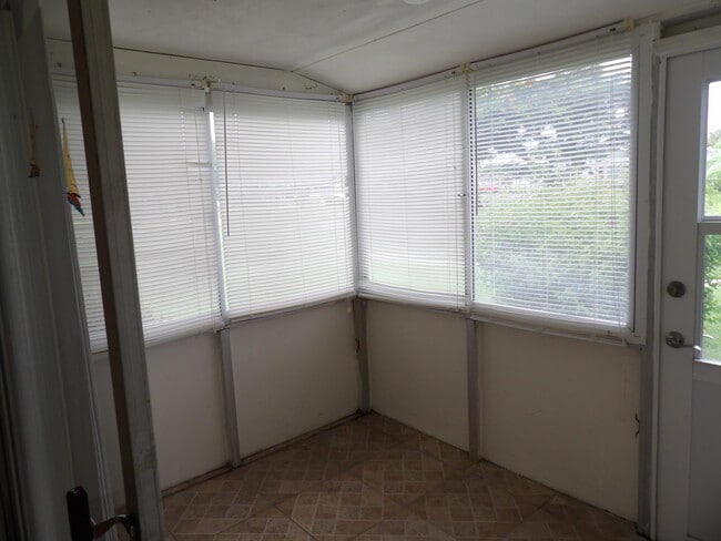 Building Photo - 2679 Emory Dr E