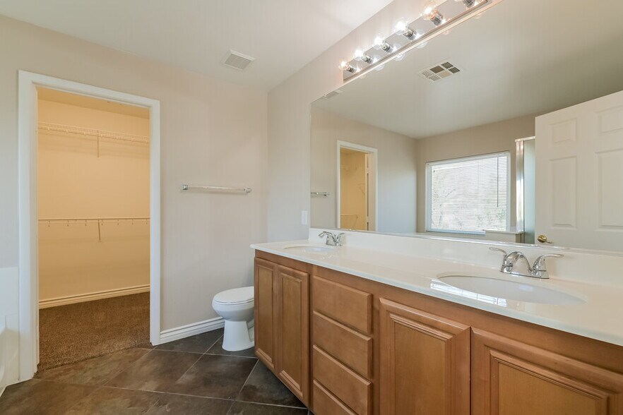 Building Photo - 6209 Mercer Valley St