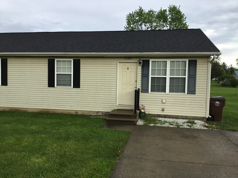 Primary Photo - 1395 Jackson Ave