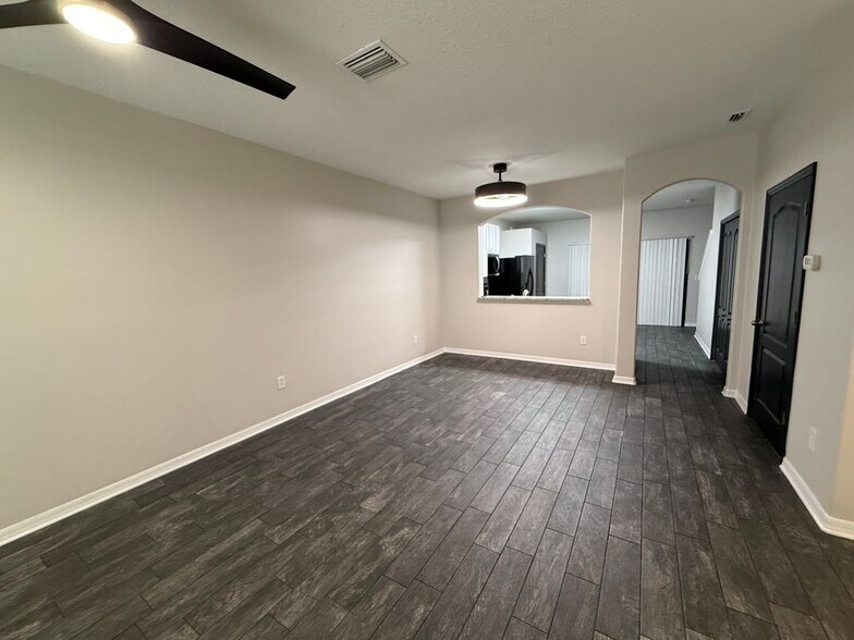 Building Photo - 30316 Elderwood Dr