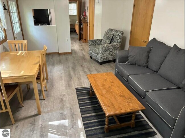 Building Photo - 855 E Front St