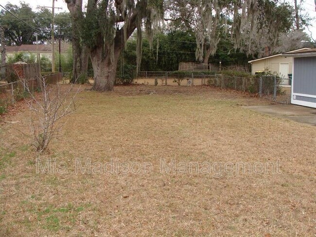 Building Photo - 11 Catherine Cir