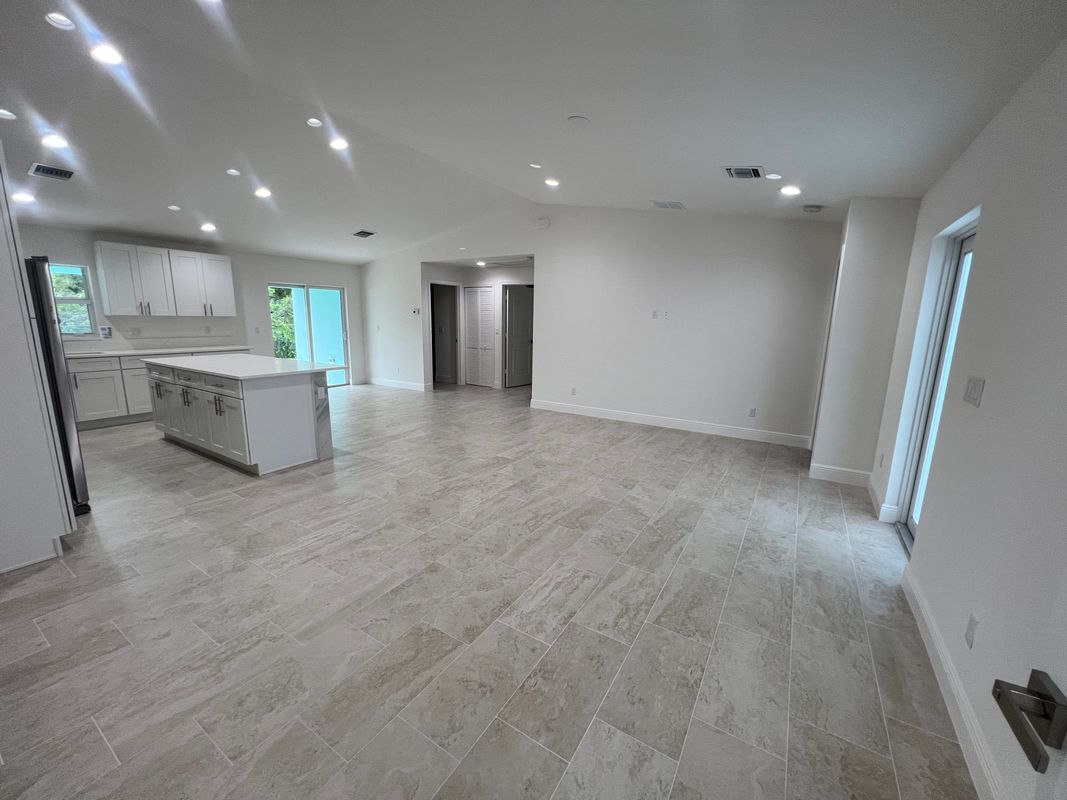 Building Photo - 5915 Seagrape Dr