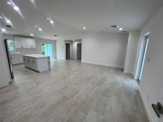 Building Photo - 5915 Seagrape Dr