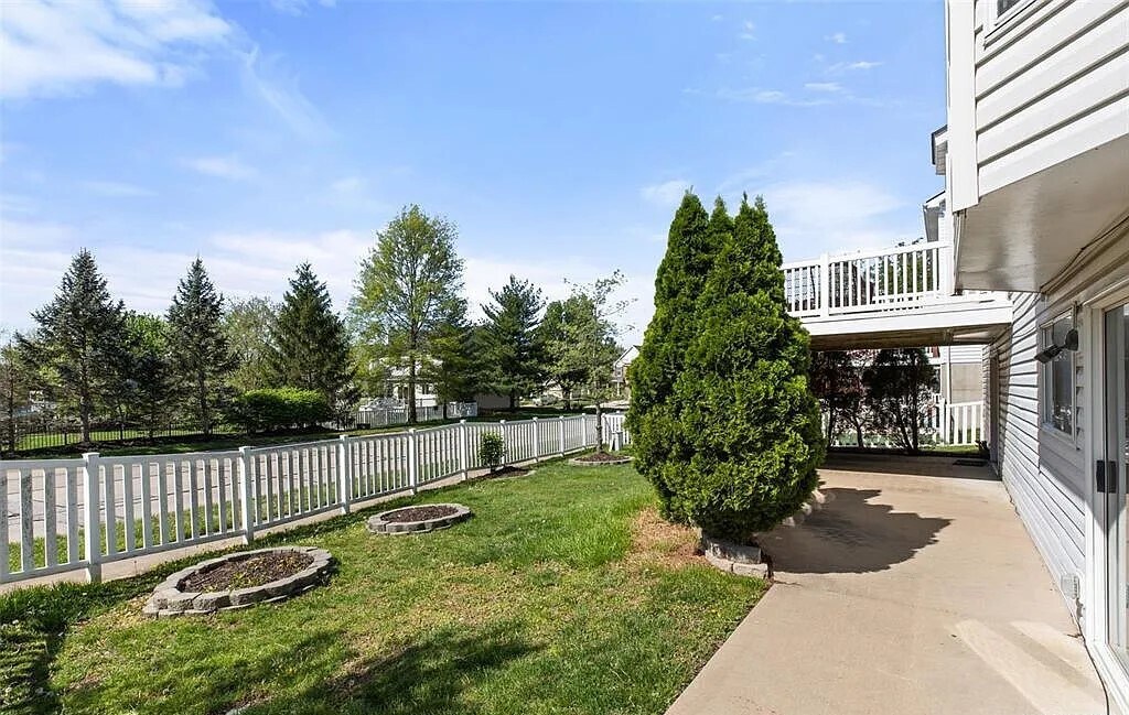 Building Photo - 605 Thornridge Dr