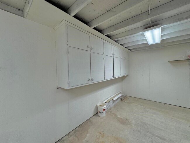 Building Photo - 495 Yorktown Ln