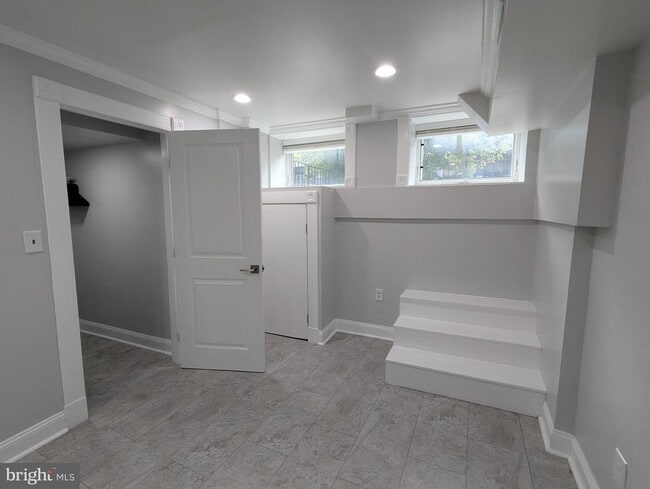 Building Photo - 2223 Callow Ave