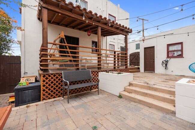 Building Photo - Historic Charm Meets Modern Living – Stunning 5 Bedroom Home on Iconic Myrtle Avenue