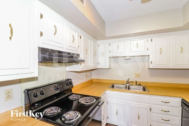 Building Photo - 145 Willow Bend Dr