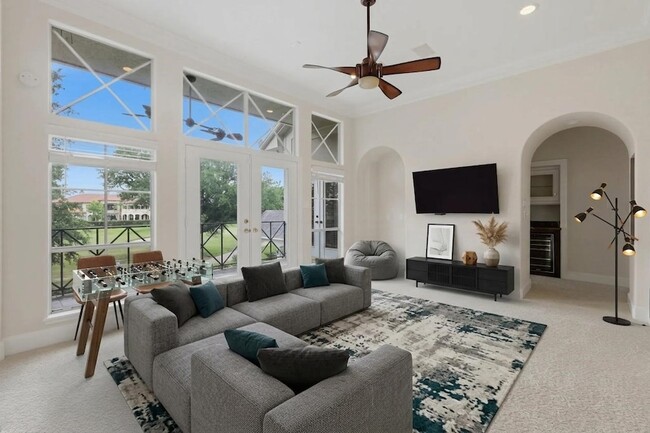 Building Photo - 3315 Riviera Dr