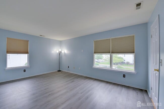 Building Photo - 144 Keswick Dr
