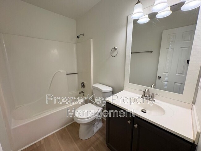 Building Photo - 2408 Midway Dr