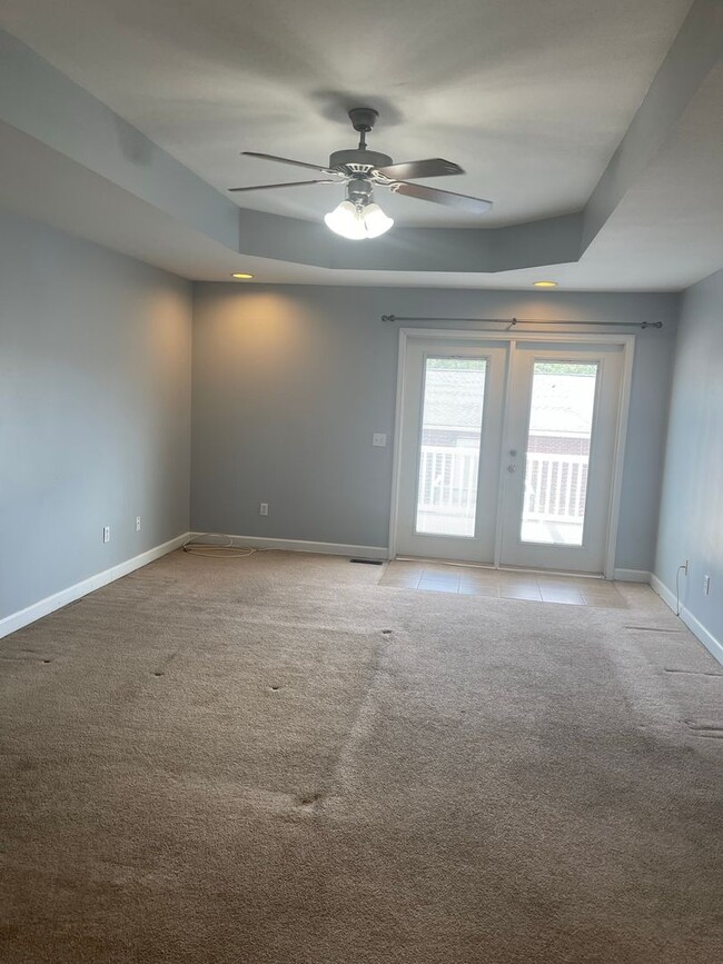Building Photo - Eagle Landing Subdivision - Hardwood Floor...