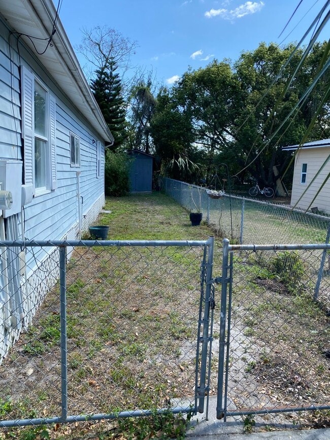 Building Photo - 313 S Observatory Dr