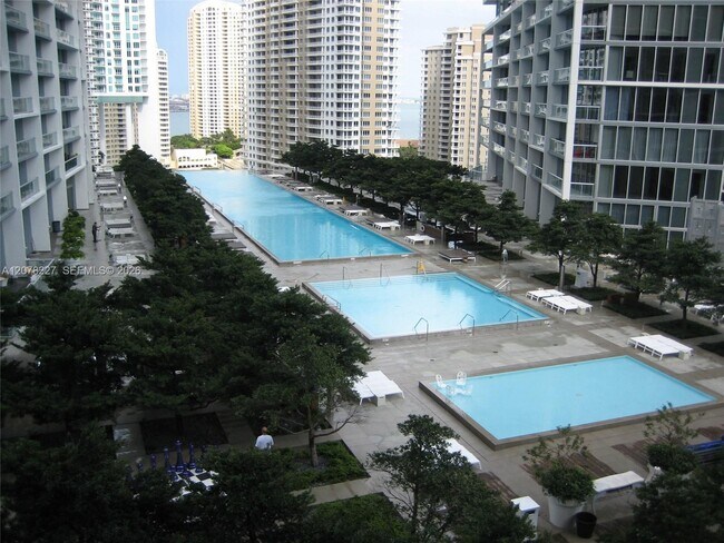 Building Photo - 485 Brickell Ave