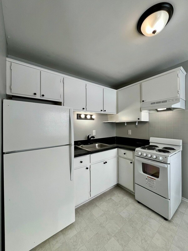 Building Photo - 620 Harrison Blvd