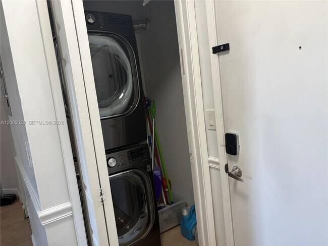 Building Photo - 9731 Fontainebleau Blvd