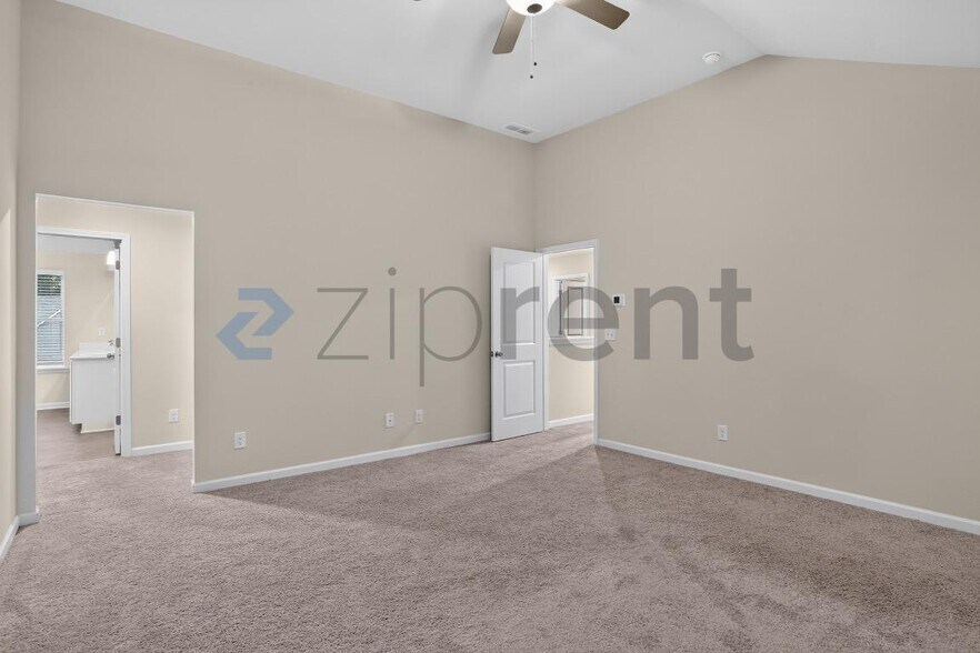 Building Photo - Unit