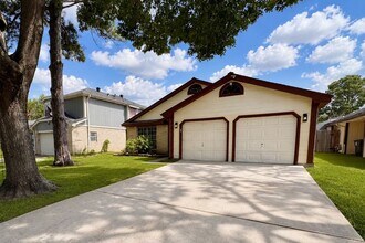 Building Photo - 11746 Plumbrook Dr