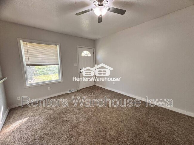 Building Photo - 904 Luster Ln