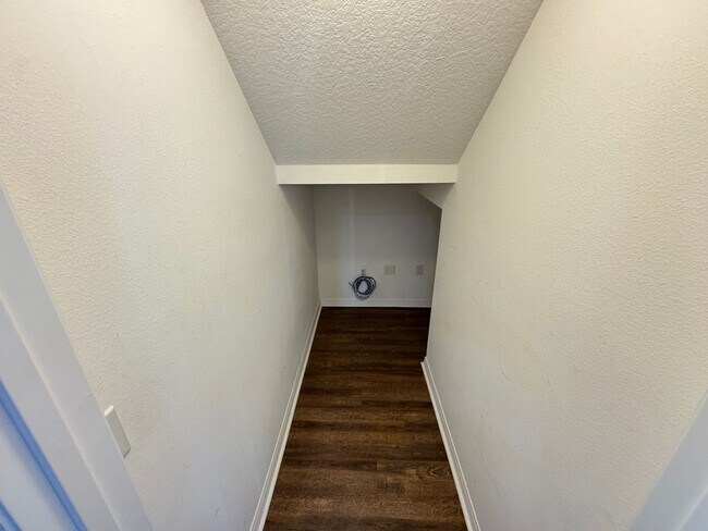 Building Photo - $300 off of a month of rent!! Experience the Epitome of Lakeside Luxury Living — For Rent in Narc...