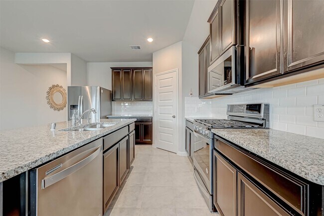 Building Photo - 3206 Dry Creek Dr