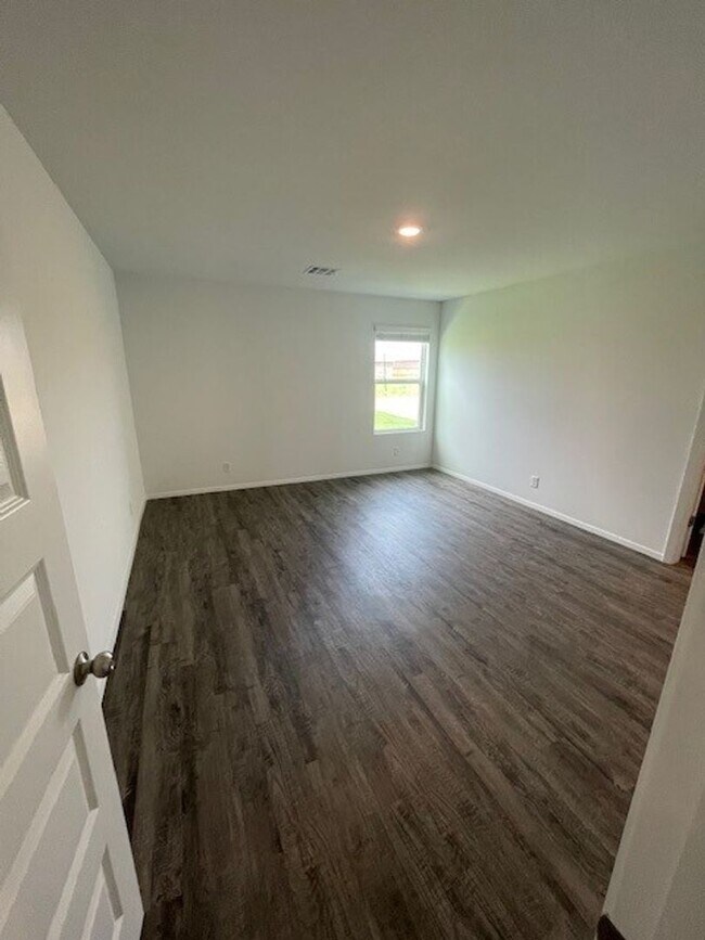 Building Photo - Beautiful new 4 bedroom in Bixby