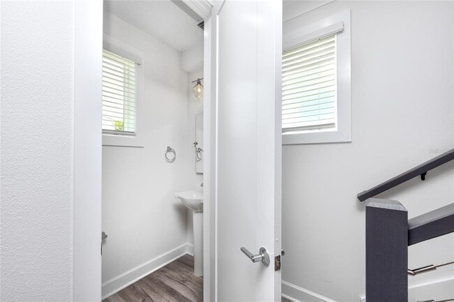 Building Photo - 1520 N Pierce St