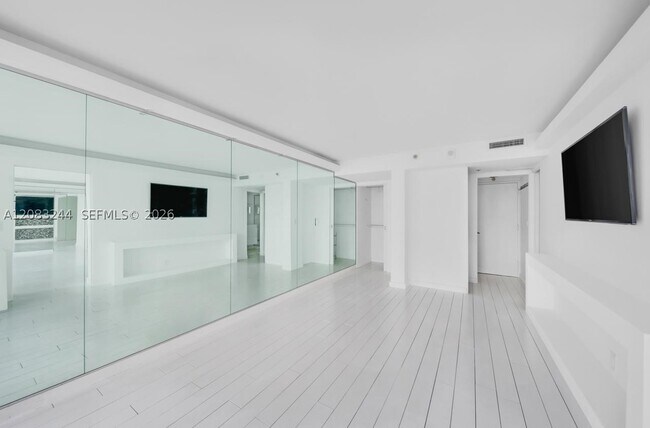 Building Photo - 7601 E Treasure Dr