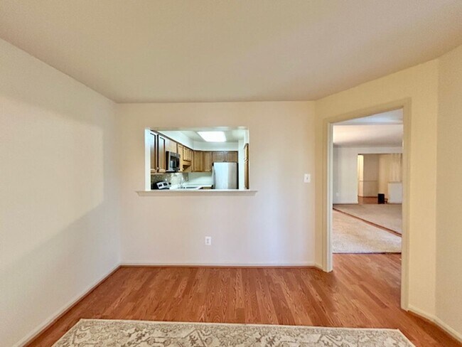 Building Photo - 10714 Kings Riding Way