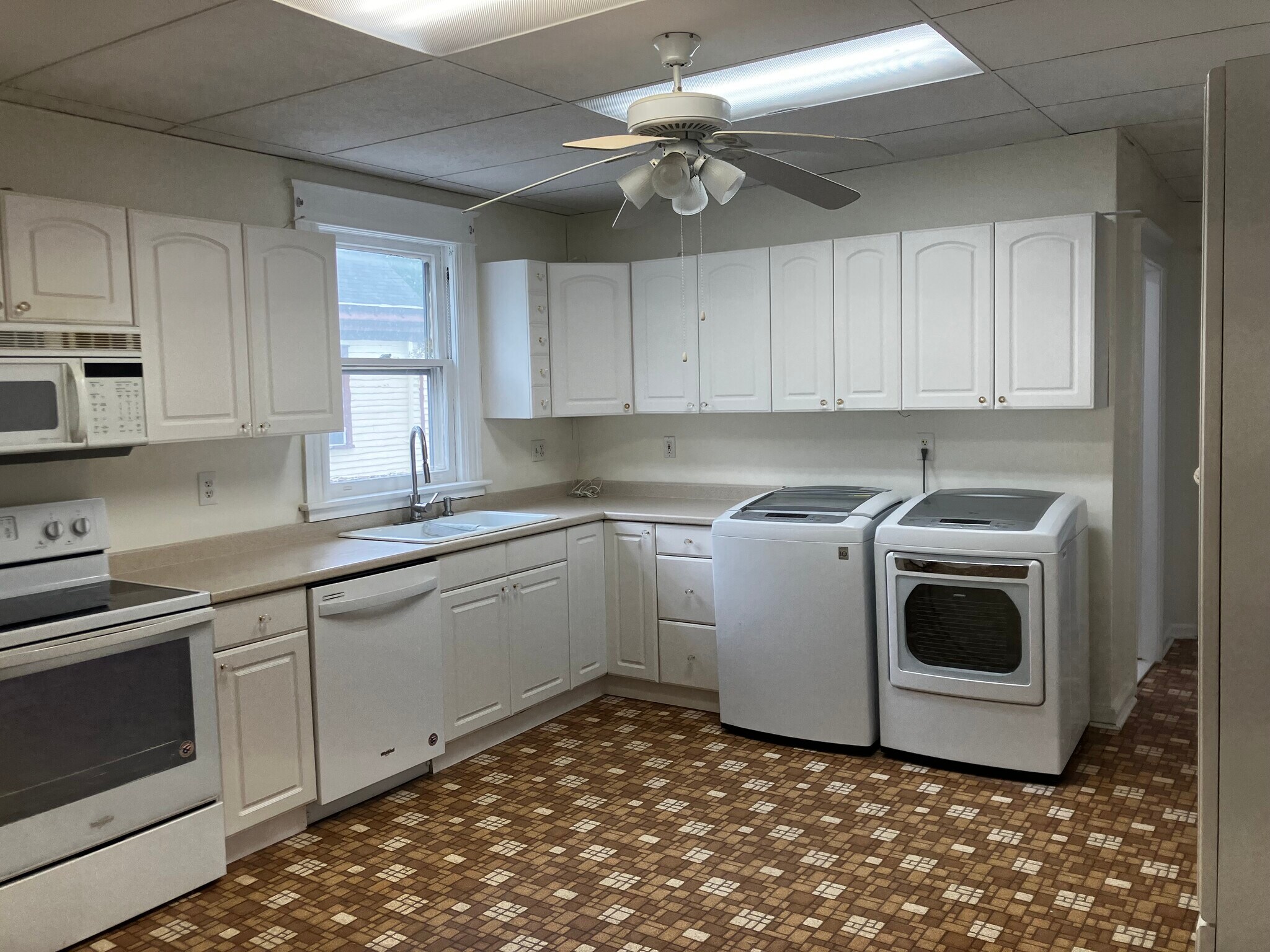 KITCHEN W/D - 13 Grubb St