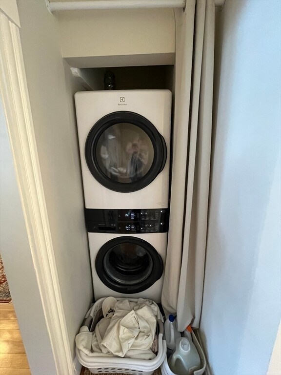 Building Photo - 87 Forest St