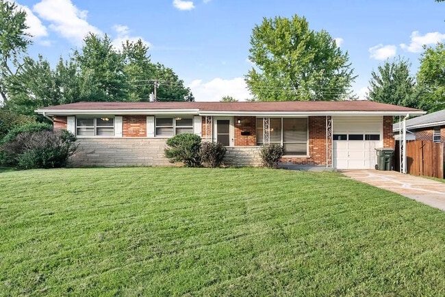 Building Photo - 814 Holiday Ave